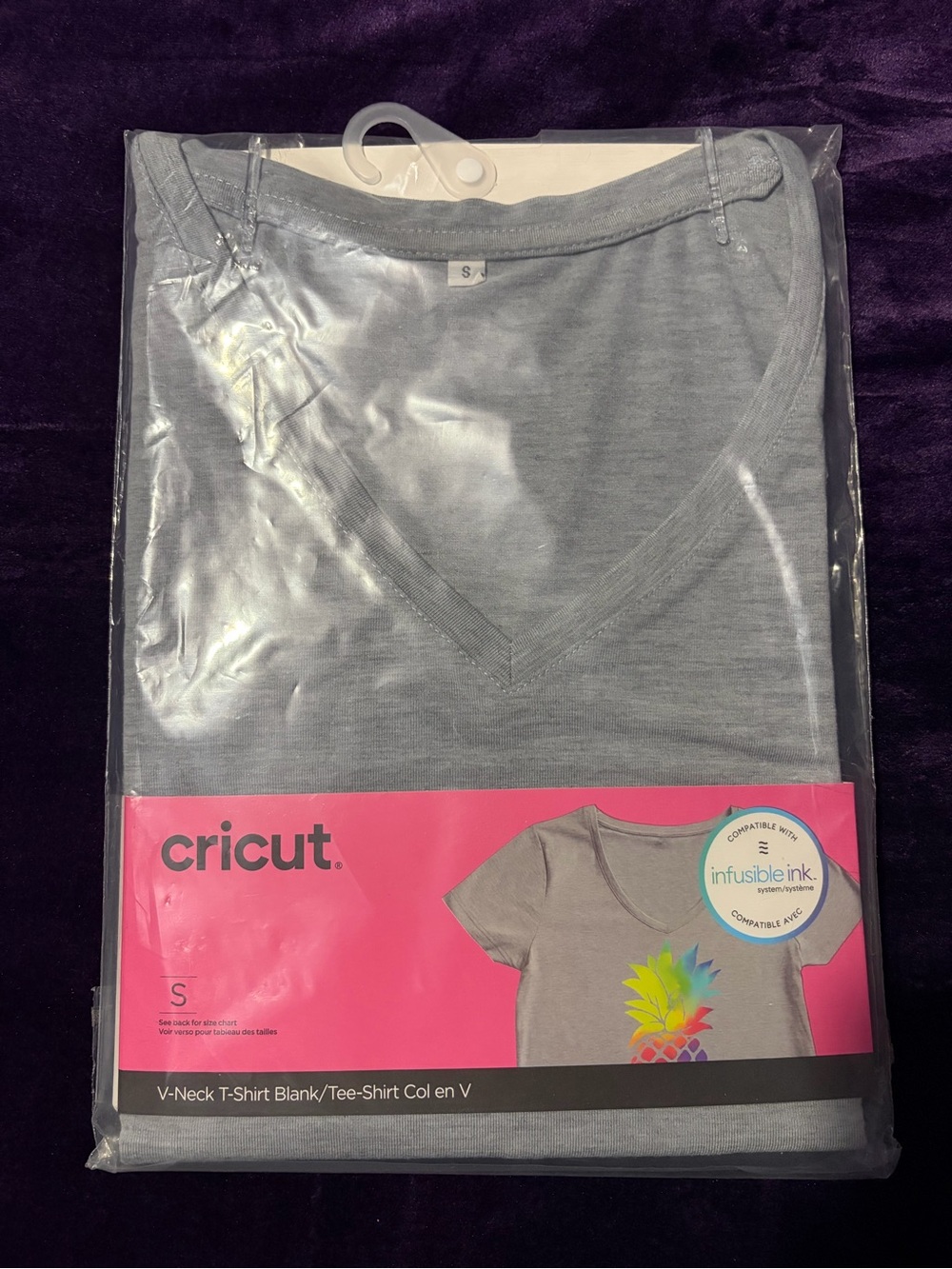 Cricut Infusible V-Neck T-Shirt - Gray